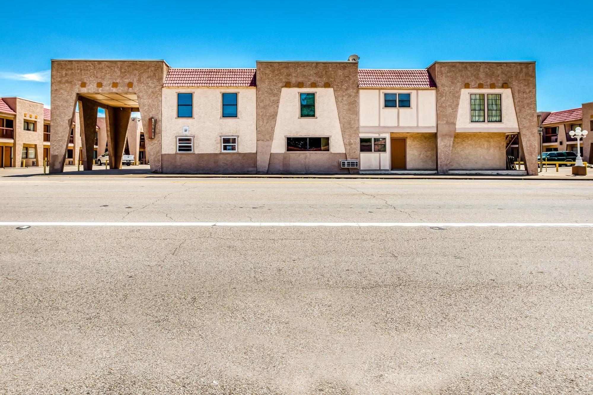 Oyo Hotel Groesbeck Exterior photo